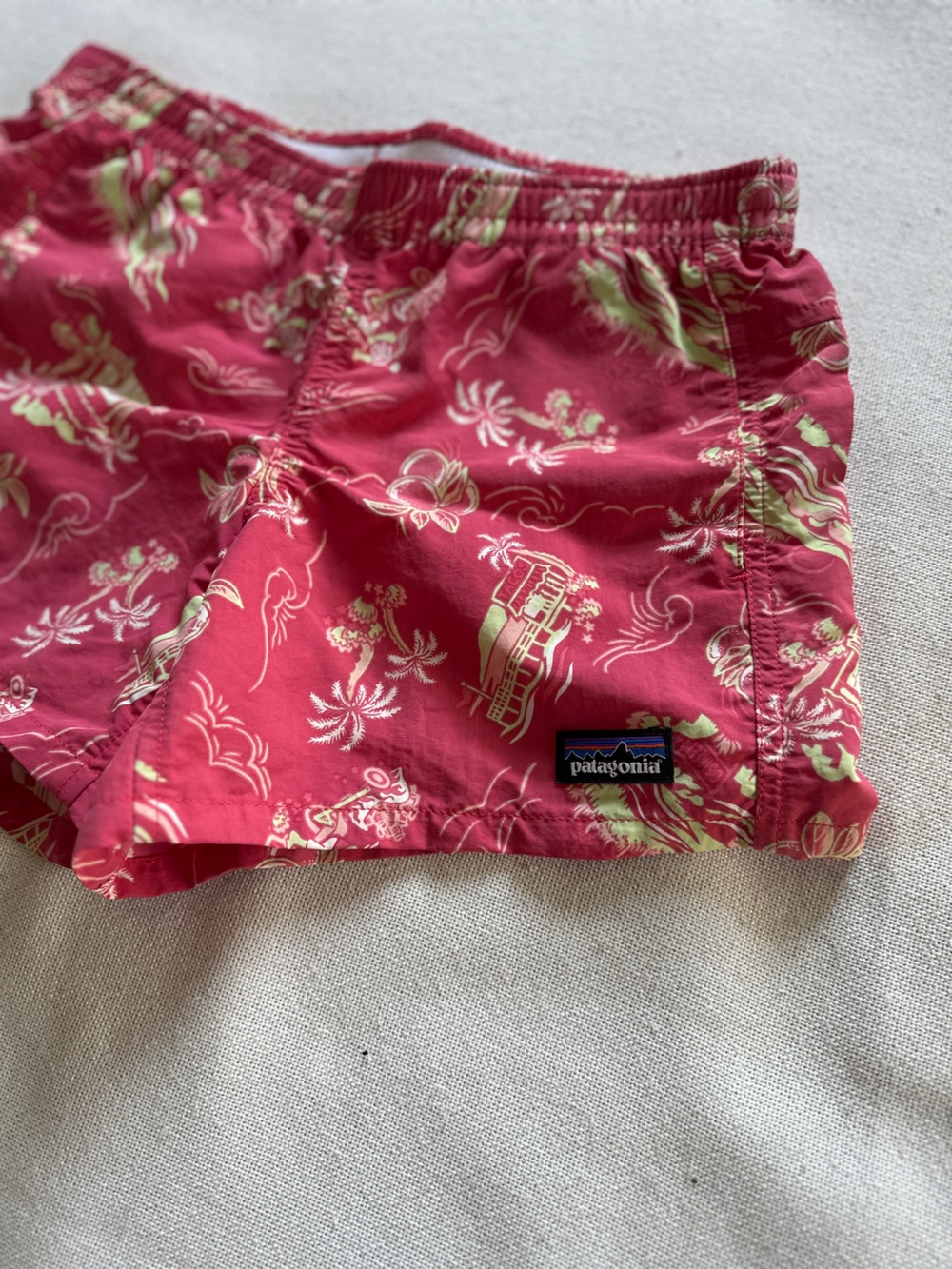 Patagonia Girls Baggies Shorts in Red Hawaiian Surf Print | L (size 12-14) NWOT